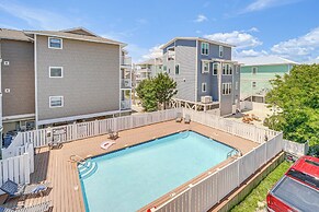 Carolina Beach Condo w/ Balcony: Walk to the Ocean