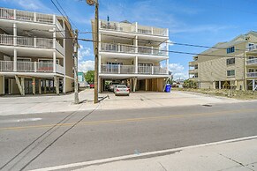 Carolina Beach Condo w/ Balcony: Walk to the Ocean