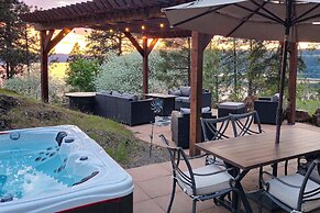 'summit Solitude' Hot Tub & Views in Harrison!