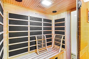 Hot Tub & Sauna: Dewey Getaway w/ Community Perks