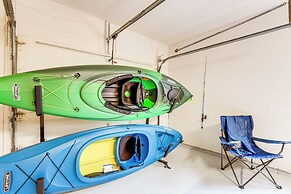Hot Tub & Sauna: Dewey Getaway w/ Community Perks