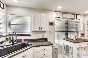 Home on Lake Granbury w/ Hot Tub: 5 Mi to Dtwn!