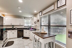 Home on Lake Granbury w/ Hot Tub: 5 Mi to Dtwn!