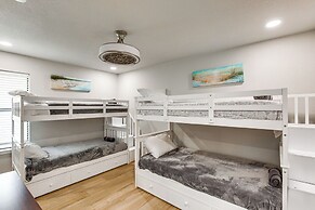 Home on Lake Granbury w/ Hot Tub: 5 Mi to Dtwn!