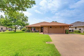 Home on Lake Granbury w/ Hot Tub: 5 Mi to Dtwn!