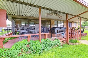 Home on Lake Granbury w/ Hot Tub: 5 Mi to Dtwn!