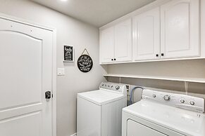 Home on Lake Granbury w/ Hot Tub: 5 Mi to Dtwn!