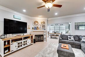 Home on Lake Granbury w/ Hot Tub: 5 Mi to Dtwn!