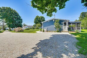 Old Saybrook Home w/ Screened Porch & Ocean View!