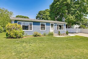 Old Saybrook Home w/ Screened Porch & Ocean View!