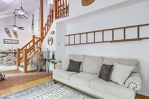 Alden Home w/ Fire Pit: Steps to Torch Lake!