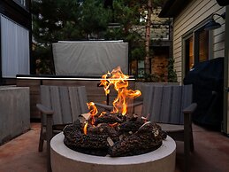 Park Villa 2 Bedroom Home by RedAwning