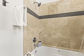 Park Villa 2 Bedroom Home by RedAwning