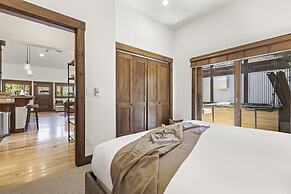 Park Villa 2 Bedroom Home by RedAwning