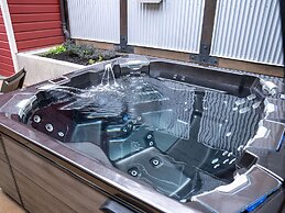 Park Villa 2 Bedroom Home by RedAwning