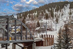 Park Villa 2 Bedroom Home by RedAwning