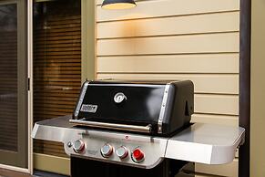 Park Villa 2 Bedroom Home by RedAwning