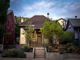 Park Villa 2 Bedroom Home by RedAwning