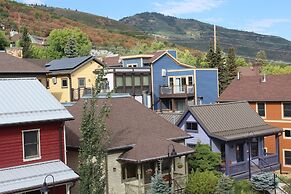 Park Villa 2 Bedroom Home by RedAwning