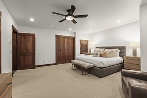 Park Villa 2 Bedroom Home by RedAwning