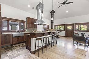 Park Villa 2 Bedroom Home by RedAwning