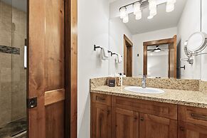 Park Villa 2 Bedroom Home by RedAwning