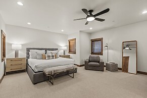 Park Villa 2 Bedroom Home by RedAwning