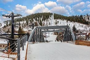 Park Villa 2 Bedroom Home by RedAwning