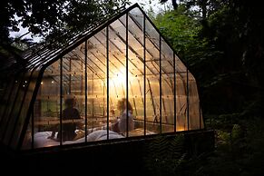 La Petite For t Antique Countryside Greenhouse