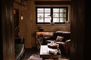 La Petite For t Antique Countryside Greenhouse