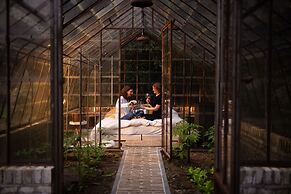 La Petite For t Antique Countryside Greenhouse