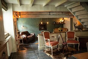 La Petite For t Antique Countryside Greenhouse