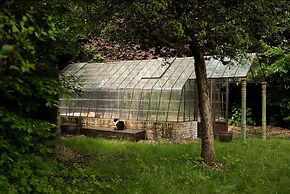 La Petite For t Antique Countryside Greenhouse