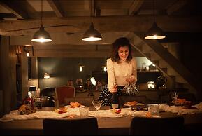 La Petite For t Antique Countryside Greenhouse