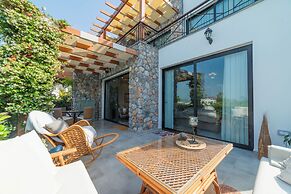 Modern and Cozy Designer Apartment in Relaxing Environment