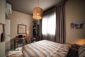Modern and Cozy Designer Apartment in Relaxing Environment
