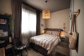 Modern and Cozy Designer Apartment in Relaxing Environment