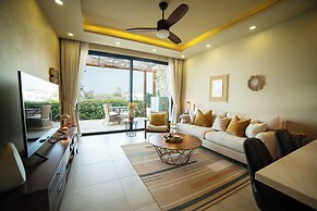 Modern and Cozy Designer Apartment in Relaxing Environment