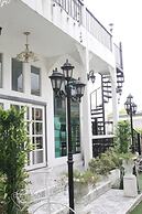 Bananaleaf Wedding Cafe & Resort