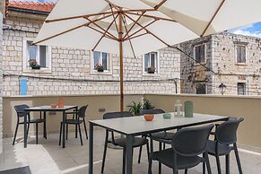 Oleander Center Suites