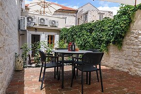 Oleander Center Suites