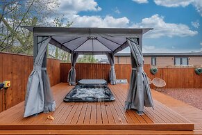 Family Luxury Cabin Retreat with hot tub