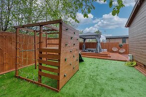 Family Luxury Cabin Retreat with hot tub