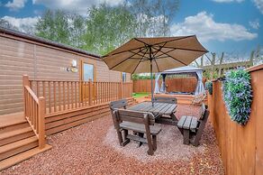 Family Luxury Cabin Retreat with hot tub