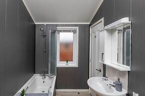 Family Luxury Cabin Retreat with hot tub