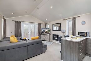 Family Luxury Cabin Retreat with hot tub