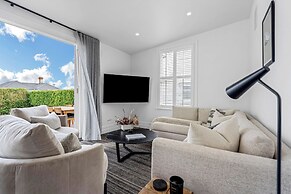 Cowan Street Home by Urban Rest