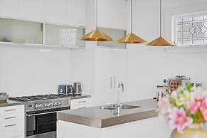 Cowan Street Home by Urban Rest