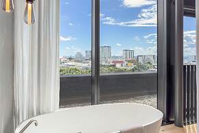 France Street Apartments by Urban Rest