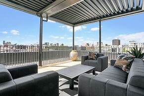 France Street Apartments by Urban Rest